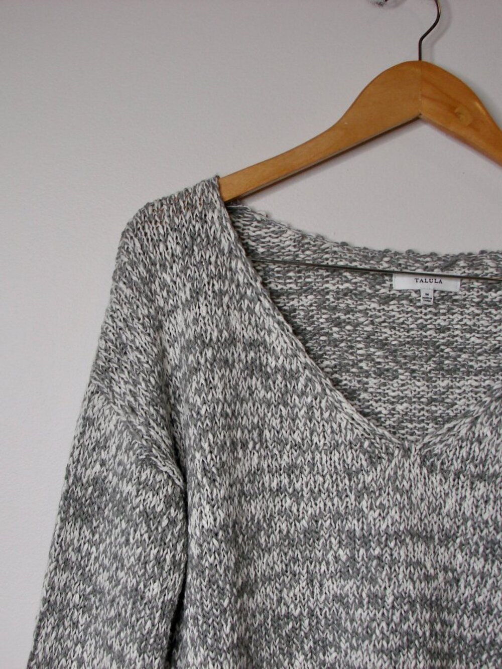 Aritzia Talula V-Neck Sweater Gray White Marled Pullover Loose Relax Fit Medium - Picture 6 of 14